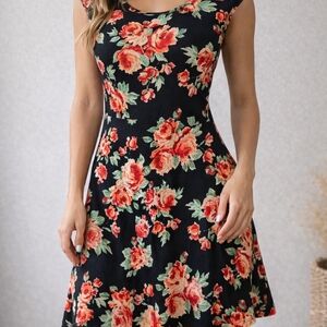 Streetwear Society Black Floral Midi Dress